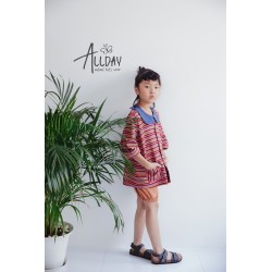 Allday V-neck robes size 6-7 y